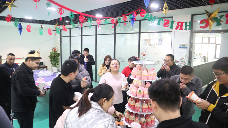 缤纷平安夜，欢乐圣诞节 | 宝开举办第四季度员工集体生日会