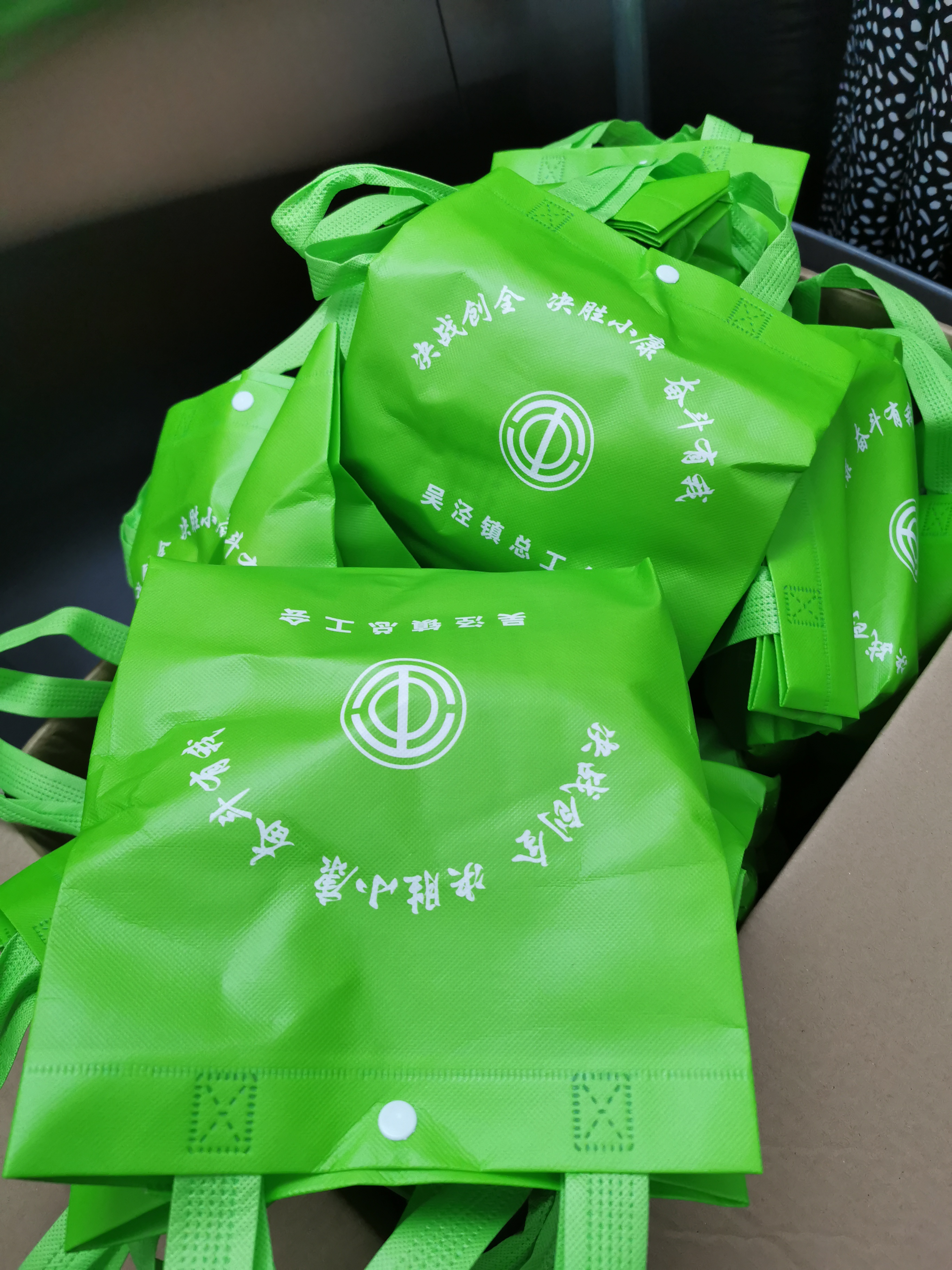 关爱职工 · 夏送清凉 | 宝开工会赴一线送清凉，致敬高温下的坚守