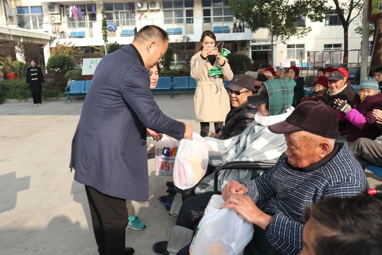 敬老爱老·传承美德 | 宝开跨年公益行——走进敬老院