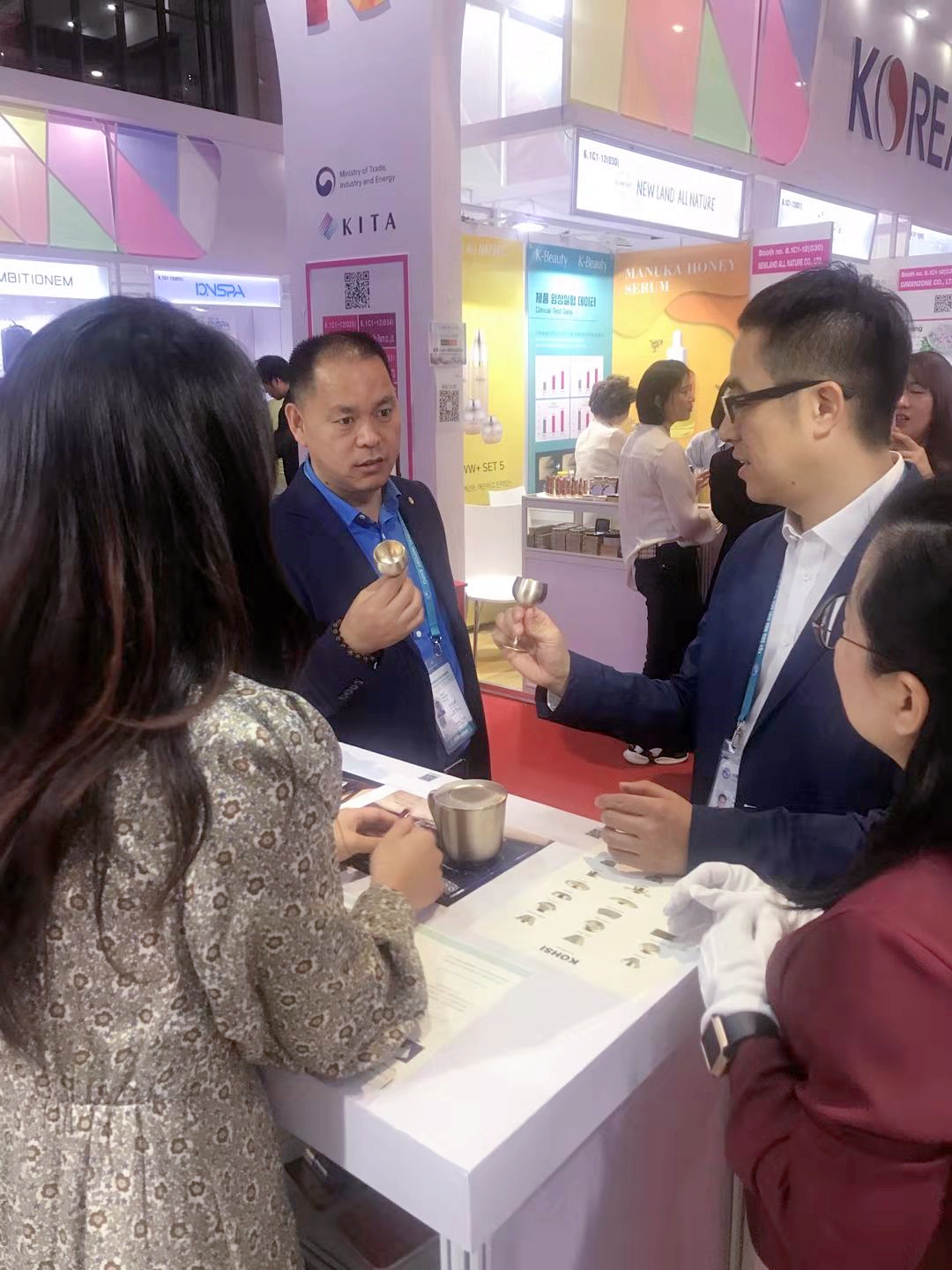 ＂合作、创新、共享＂话进博一一宝开董事长邢志文参观进博并接受SMG记者采访