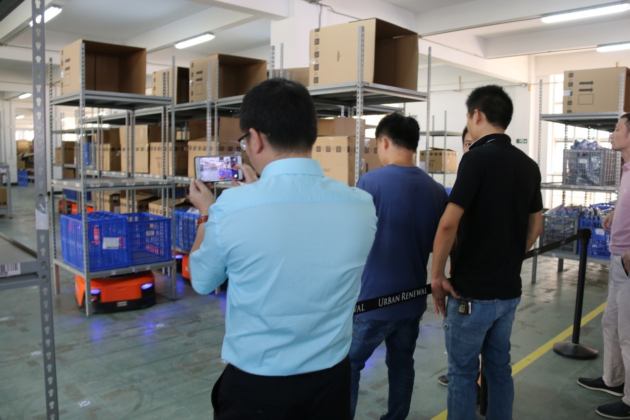 宝开常务副总裁王雷：“新零售环境下的物流中心规划”主题分享 | UR服饰物流中心迎百余服装物流经理人现场参观