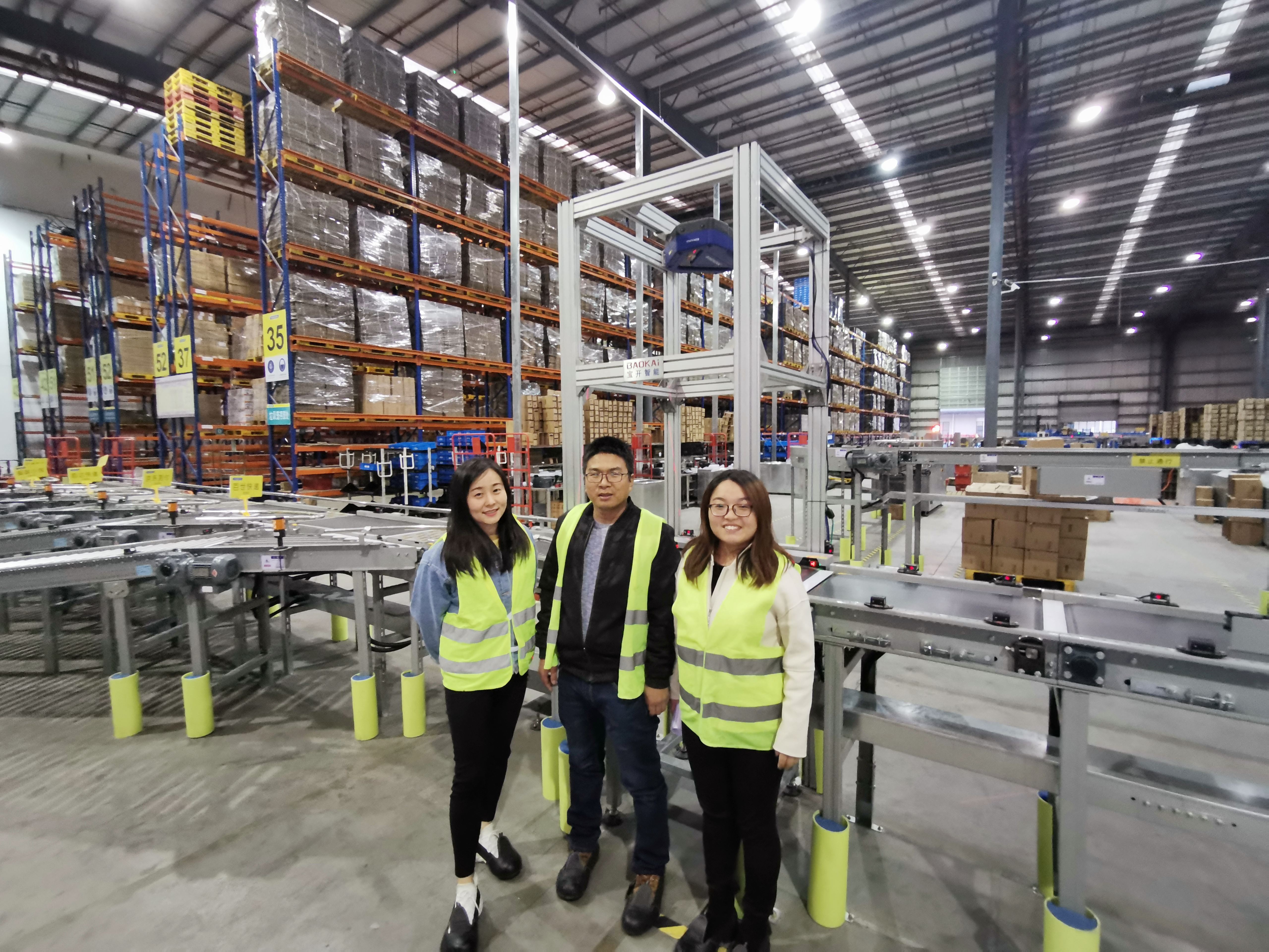 11月中旬，宝开工会组织开展“走一线、送温暖”关爱员工暖冬行动。