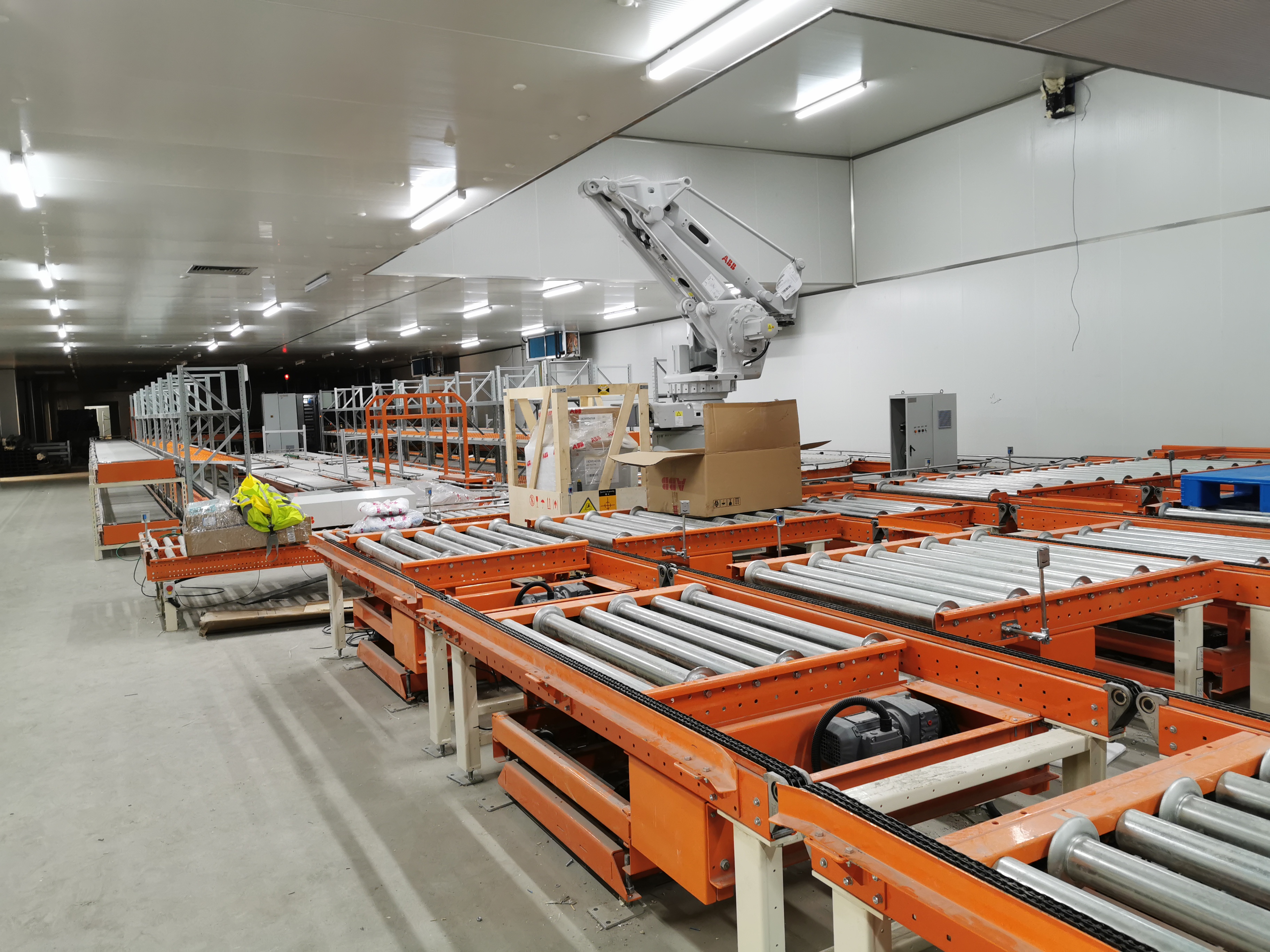 11月中旬，宝开工会组织开展“走一线、送温暖”关爱员工暖冬行动。