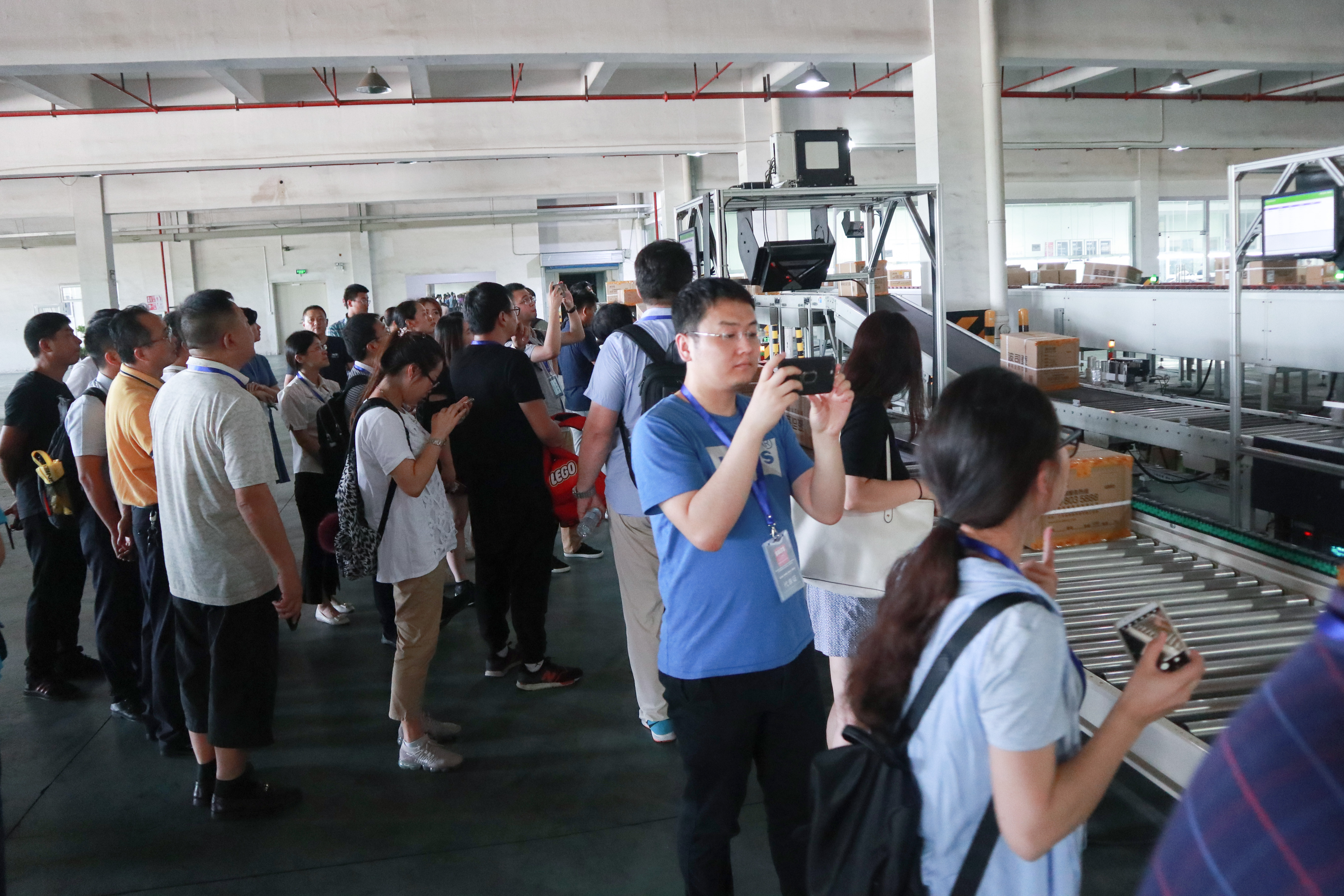 戴建国:我只是修路人 | FLA小秘书的GALTS 2018波司登集团中央智能配送中心参观之旅